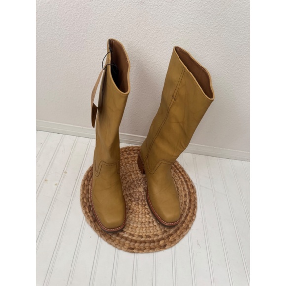 NWT Frye and Co Campus Style Boots Banana 9 - Picture 5 of 9